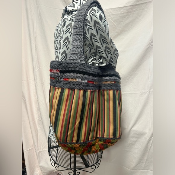 shoulder bag Hand made knitted upcycled shoulder bag - Picture 4 of 12